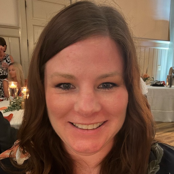 Meet your Posher, Laura - Picture 1 of 1